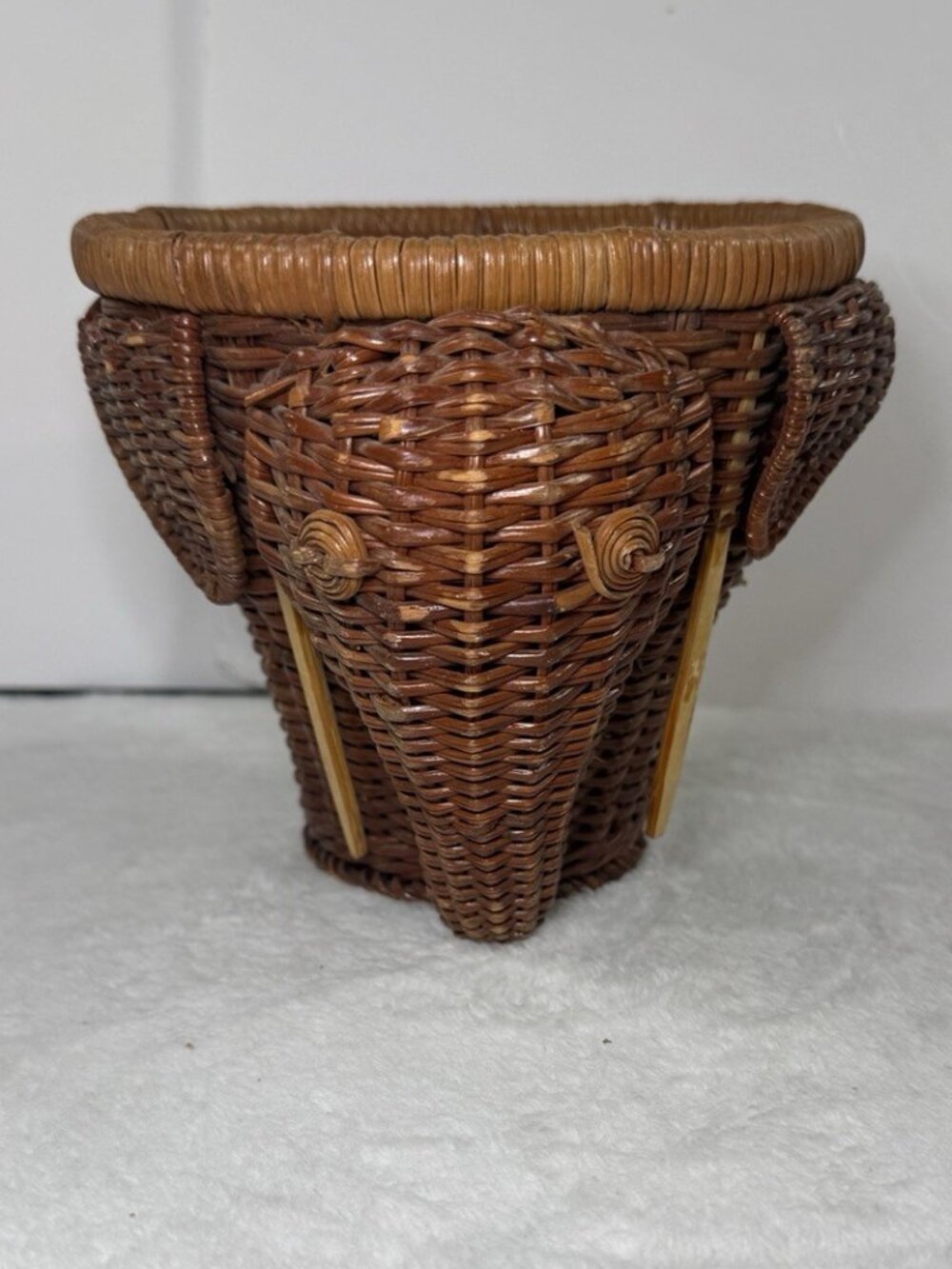 Vtg Rattan Wicker Woven Elephant Basket Planter Boho-Chic Decor Travel Kitsch
